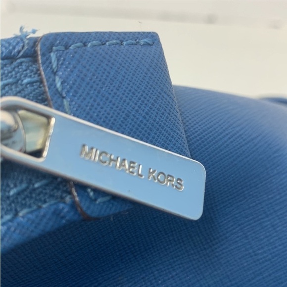 Michael Michael Kors SELMA CHEVRON MEDIUM MESSENGER - Picture 9 of 10